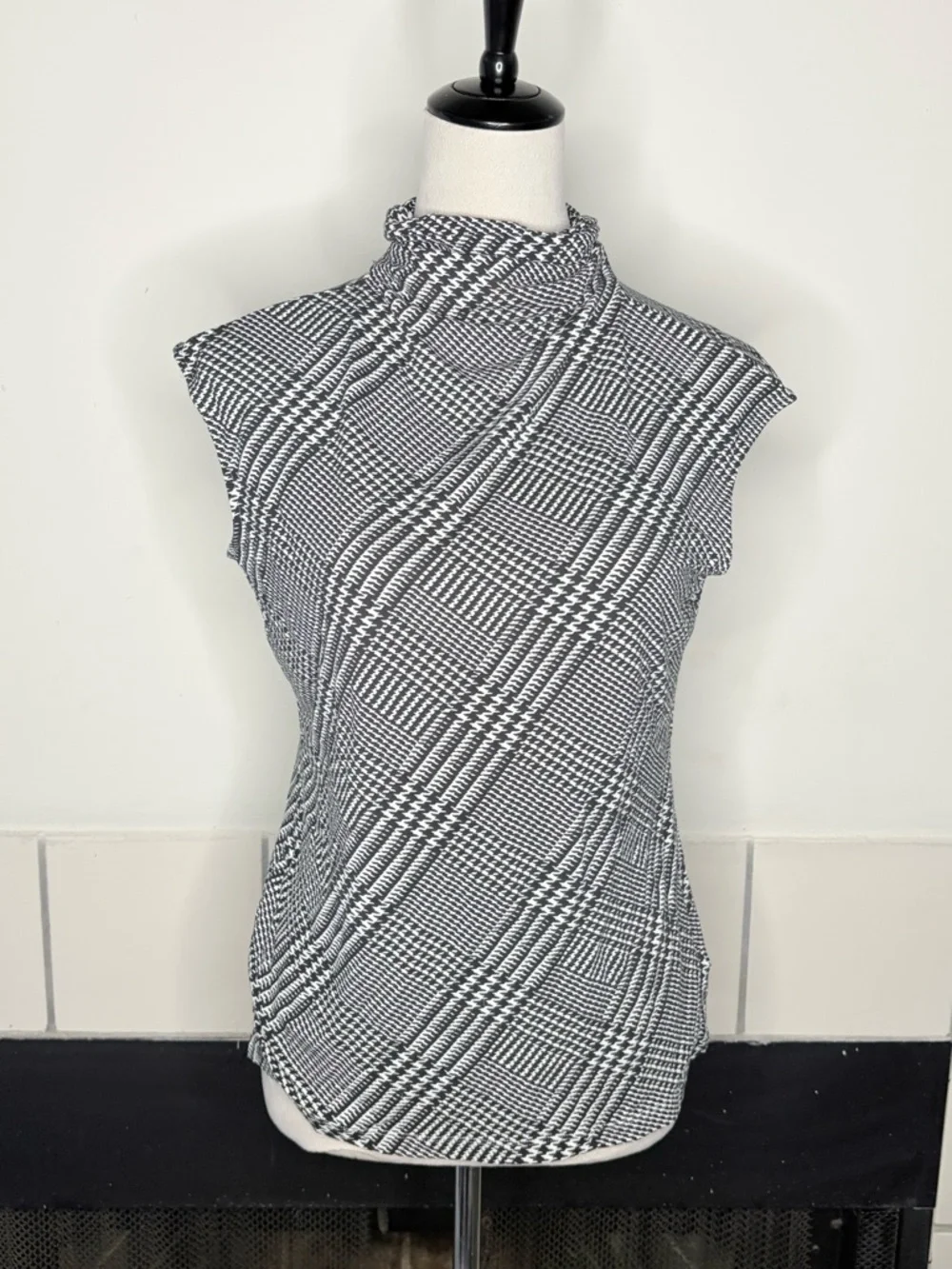 Ralph Lauren Black & White Plaid Sleeveless Mock Neck Top - Picture 1 of 3